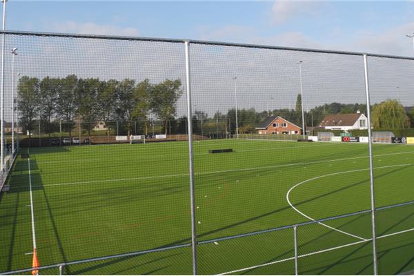 Aménagement terrain de hockey synthétique semi mouillé et 2 terrains de tennis en gazon synthétique - Sportinfrabouw NV